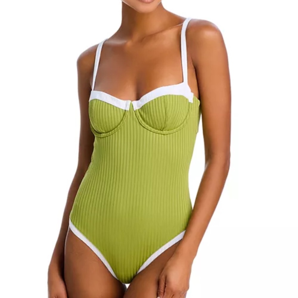 New AQUA
Underwire One Piece Swimsuit